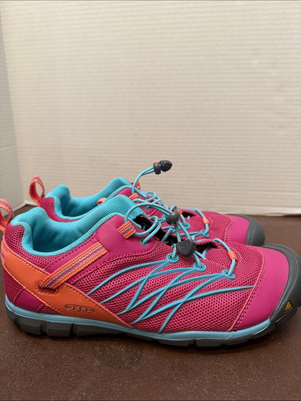 Keen Chandler CNX Kids youth 6 Pink, Turquoise & Orange Athletic Sneakers